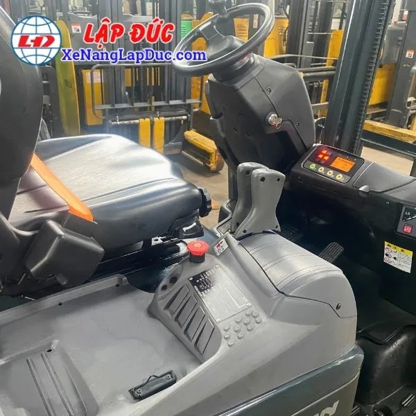 xe-nang-dien-ngoi-1-4-tan-komatsu-fb14-12 (4) Xe Nâng Điện Ngồi 1.4 tấn KOMATSU FB14-12