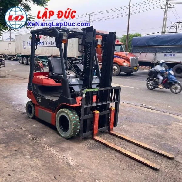 xe-nang-dien-ngoi-1-5-tan-toyota-8fb15-2 (2) Xe Nâng Điện Ngồi 1.5 Tấn TOYOTA 8FB15