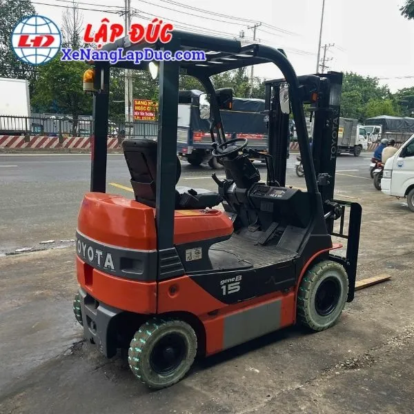 xe-nang-dien-ngoi-1-5-tan-toyota-8fb15-2 (8) Xe Nâng Điện Ngồi 1.5 Tấn TOYOTA 8FB15
