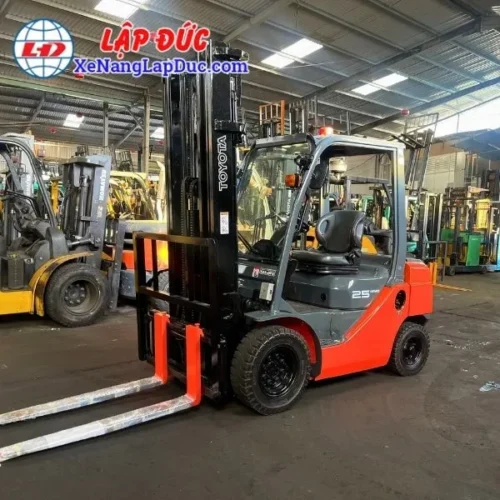 Xe Nâng Dầu 2.5 Tấn TOYOTA 02-8FD25