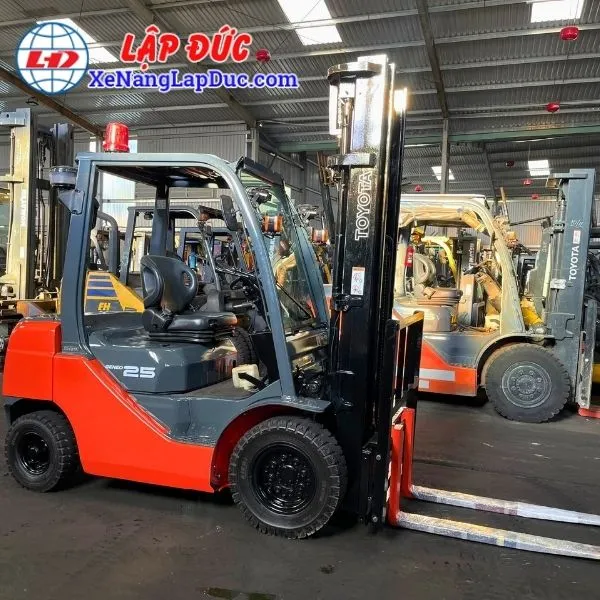 xe-nang-dau-2-5-tan-toyota-02-8fd25-2 (3) Xe Nâng Dầu 2.5 Tấn TOYOTA 02-8FD25