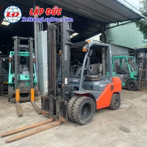 Xe Nâng Dầu 3 Tấn TOYOTA 02-8FD30