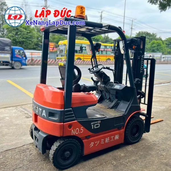 xe-nang-dien-ngoi-1-tan-toyota-8fb10-7 (4) Xe Nâng Điện Ngồi 1 Tấn TOYOTA 8FB10