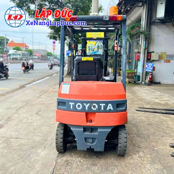 xe-nang-dien-ngoi-1-tan-toyota-8fb10-7 (5) Xe Nâng Điện Ngồi 1 Tấn TOYOTA 8FB10