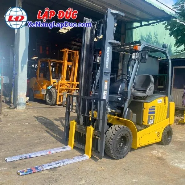 xe-nang-dien-ngoi-2-5-tan-komatsu-fe25-1-5 (1) Xe Nâng Điện Ngồi 2.5 tấn KOMATSU FE25-1