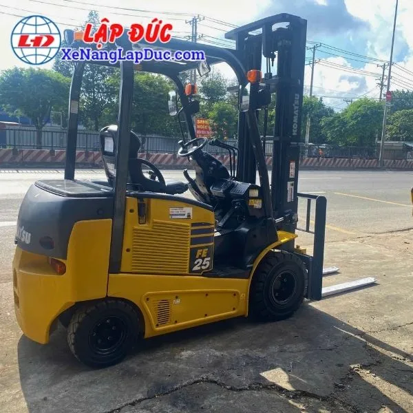 xe-nang-dien-ngoi-2-5-tan-komatsu-fe25-1-5 (2) Xe Nâng Điện Ngồi 2.5 tấn KOMATSU FE25-1