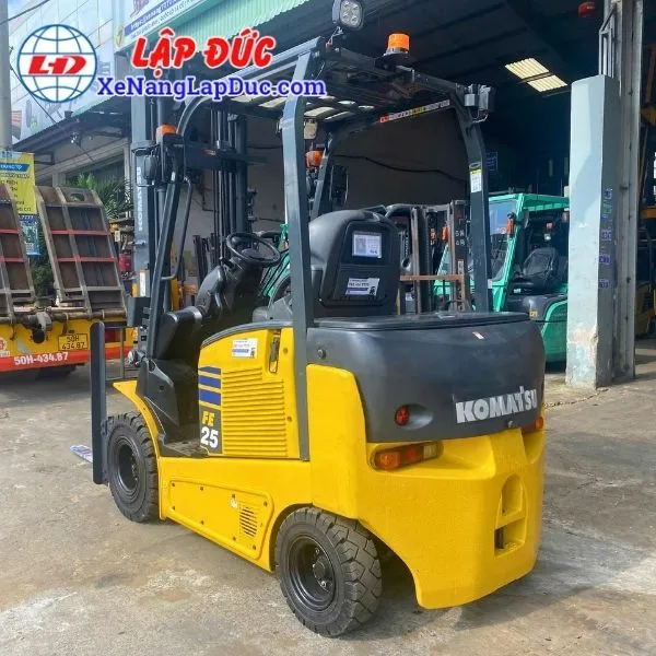 xe-nang-dien-ngoi-2-5-tan-komatsu-fe25-1-5 (3) Xe Nâng Điện Ngồi 2.5 tấn KOMATSU FE25-1