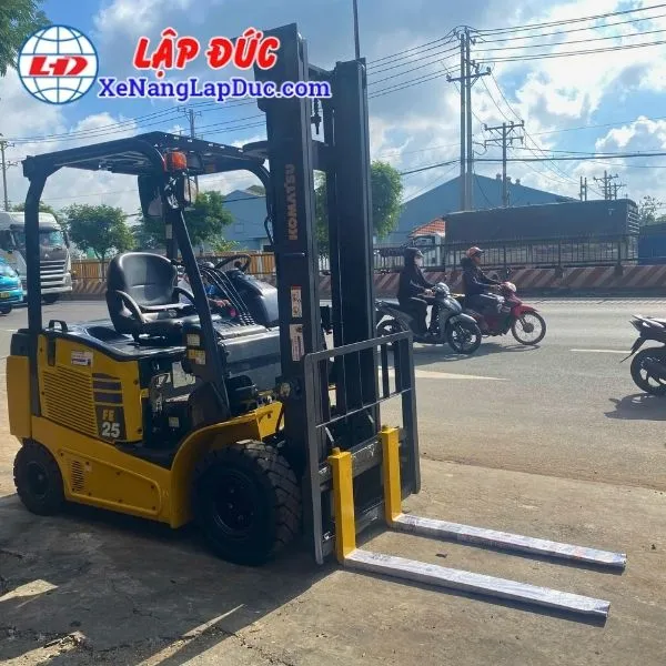 xe-nang-dien-ngoi-2-5-tan-komatsu-fe25-1-5 (4) Xe Nâng Điện Ngồi 2.5 tấn KOMATSU FE25-1