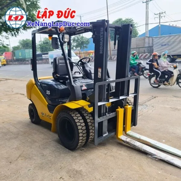 xe-nang-dau-2-5-tan-komatsu-fd25t-17-5 (4) Xe Nâng Dầu 2.5 Tấn KOMATSU FD25T-17