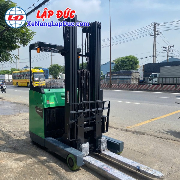 xe-nang-dien-dung-lai-2-5-tan-toyota-8fbrs25-2 (2) Xe Nâng Điện Đứng Lái 2.5 Tấn TOYOTA 8FBRS25