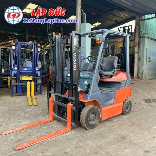 xe-nang-dien-ngoi-lai-1-5-tan-toyota-8fbh15 (1) Xe Nâng Điện Ngồi Lái 1.5 Tấn TOYOTA 8FBH15
