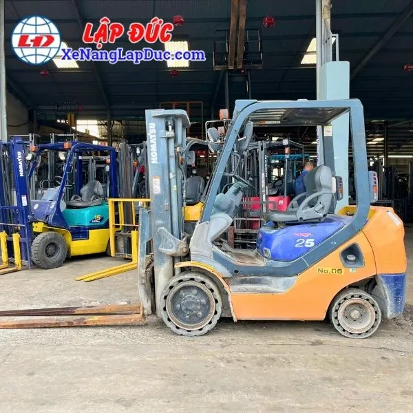 xe-nang-dau-2-5-tan-komatsu-fd25nt-16 (2) Xe Nâng Dầu 2.5 Tấn KOMATSU FD25NT-16
