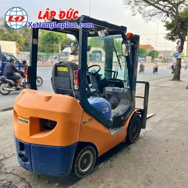 xe-nang-dau-2-5-tan-komatsu-fd25nt-16 (5) Xe Nâng Dầu 2.5 Tấn KOMATSU FD25NT-16