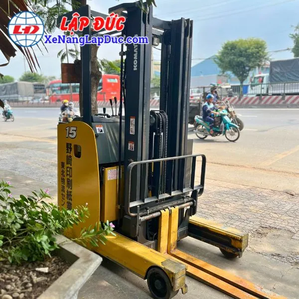 xe-nang-dien-dung-lai-1-5-tan-komatsu-fb15rl-15-2 (3) Xe Nâng Điện Đứng Lái 1.5 Tấn KOMATSU FB15RL-15