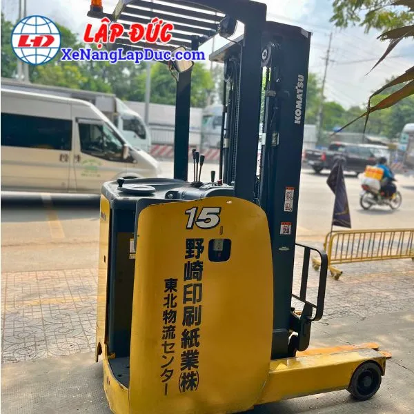 xe-nang-dien-dung-lai-1-5-tan-komatsu-fb15rl-15-2 (4) Xe Nâng Điện Đứng Lái 1.5 Tấn KOMATSU FB15RL-15