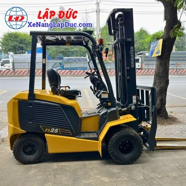 xe-nang-dien-ngoi-lai-2-5-tan-komatsu-fe25-2-2 (3) Xe Nâng Điện Ngồi Lái 2.5 Tấn KOMATSU FE25-2