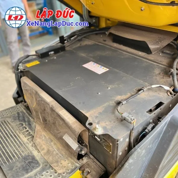 xe-nang-dien-ngoi-lai-2-5-tan-komatsu-fe25-2-2 (7) Xe Nâng Điện Ngồi Lái 2.5 Tấn KOMATSU FE25-2