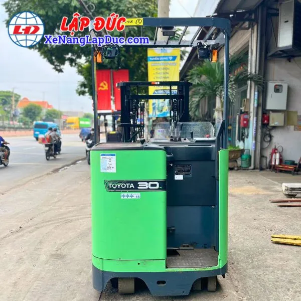 xe-nang-dien-dung-lai-3-tan-toyota-8fbr30 (6) Xe Nâng Điện Đứng Lái 3 Tấn TOYOTA 8FBR30