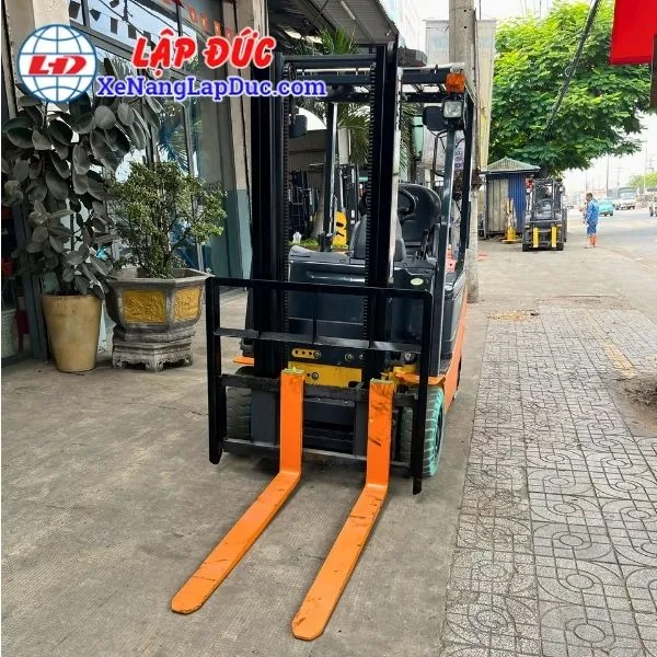 Xe Nâng Điện Ngồi Lái 900 Kg KOMATSU FB09H-12